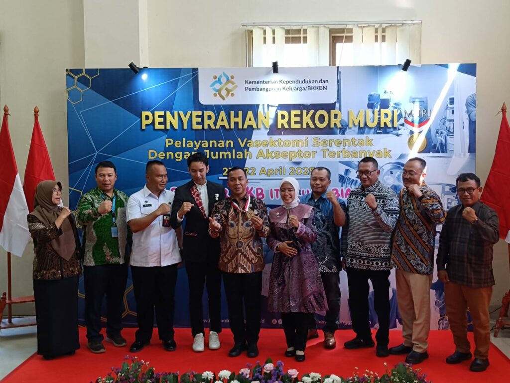 KEMENDUKBANGGA/BKKBN Raih Rekor MURI Berkat Pelayanan Vasektomi Serentak Dengan Jumlah Akseptor Terbanyak