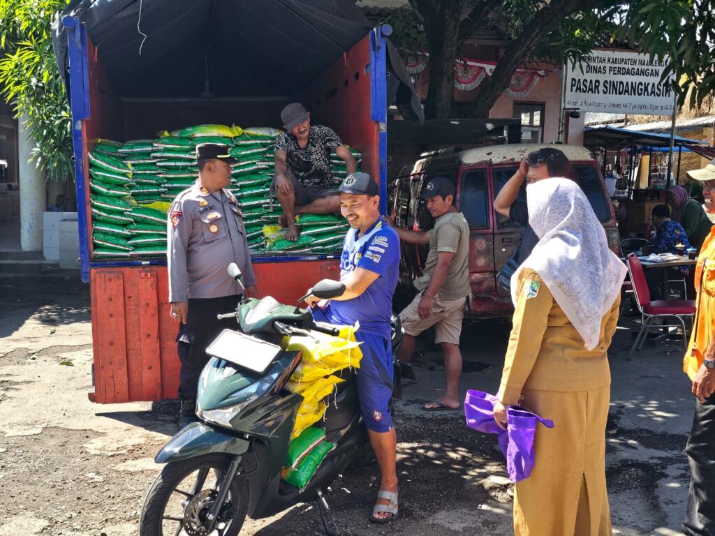 Jaga Stabilitas Pangan Disperdagin Majalengka Gelar Operasi Pasar Beras Murah