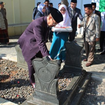 Wakil Bupati Majalengka Ziarah Ke Makam Pahlawan Nasional K.H Abdul Halim