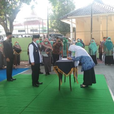 Bupati Lantik Jabatan Fungsional Bidan