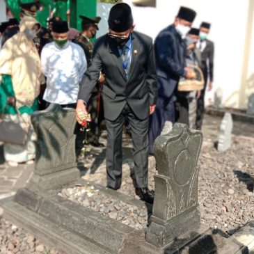 Bupati Ziarah Ke Makam Pahlawan Nasional K.H Abdul Halim