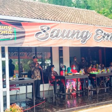 Bupati Letakkan Batu Pertama Pembangunan Mushola RM Saung Ema Kuring