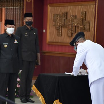 Bupati Majalengka Lantik Kepala Desa Secara Virtual