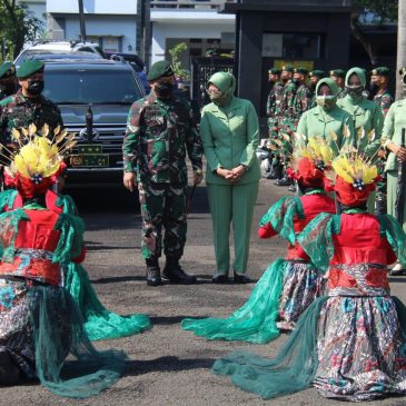 PANGKOSTRAD KUNJUNGI YONIF R 321/GT KOSTRAD