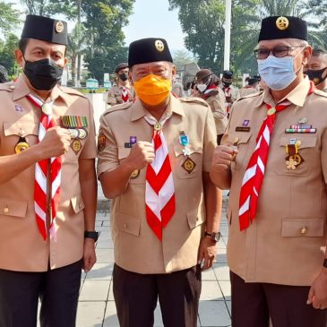 Ketua Kwarcab Pramuka Majalengka dapat Pengahrgaan Lencana Pancawarsa Dari Gubernur Jabar