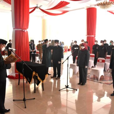 Bupati Lantik Ketua Dewan Pengawas Perumda BPR Majalengka, Direktur Perumda Air Minum Tirta Bhakti Raharja dan Direktur Operasional Perumda BPR Majalengka