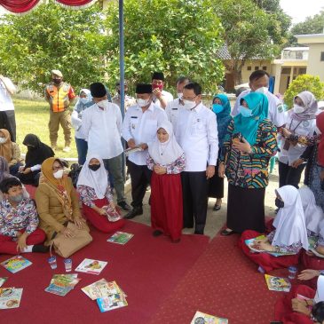 Wakil Gubernur Jawa Barat Beserta Bupati Majalengka Buka Kegiatan Gebyar Perpustakaan Keliling