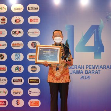 Peduli Penyiaran Bupati Majalengka Raih Penghargaan Kepala Daerah Peduli Penyiaran Digital