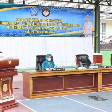 Ketua Tim Penggerak PKK Kab.Majalengka Lantik Ketua TP-PKK Kec.Bantarujeg