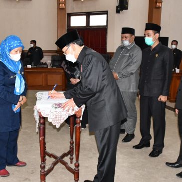 Bupati Tandatangani Kesepakatan Bersama KUA dan PPAS APBD Kab. Majalengka Tahun Anggaran 2022