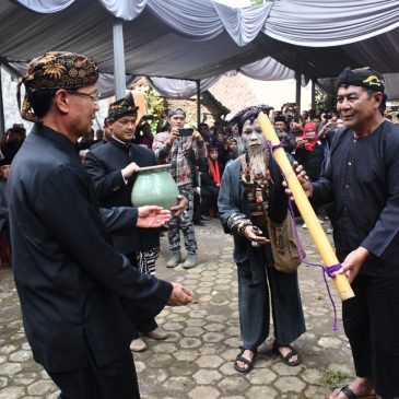 Tradisi Nyiramkeun Benda Pusaka Talaga  Manggung Terus Dilestarikan