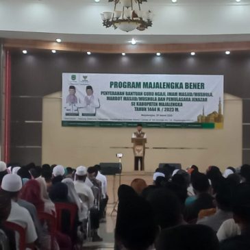 Di Bulan Ramadhan Bupati Serahkan Bantuan Keagamaan Program Baznas Majalengka