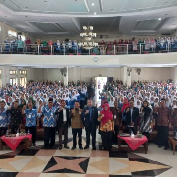 Bupati Majalengka Dr. H. Karna Sobahi, M.M.PdMembuka Kegiatan Seminar PAUD DIKMAS