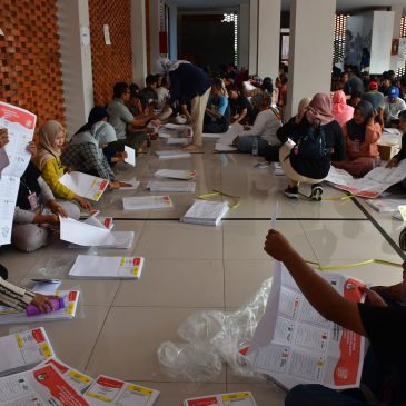 KPU Majalengka Lakukan Pelipatan dan Sortir Surat Suara Pemilu 2024, Pj Bupati Minta Pengawasan Ketat