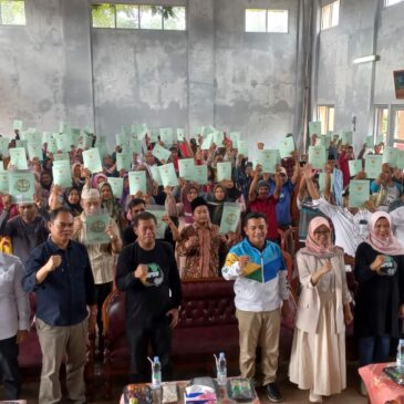 Pj Bupati Majalengka Serahkan Sertifikat Tanah Program PTSL bagi 2.900 Warga Kecamatan Malausma