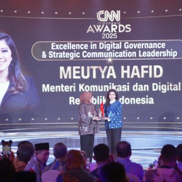 Meutya Hafid Raih Penghargaan Excellence in Digital Governance di CNN Indonesia Awards 2025
