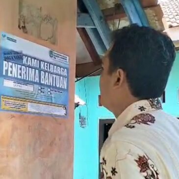 Bupati Majalengka Tegaskan Penempelan Stiker Bansos Bentuk Transparansi dan Pengawasan Bersama.